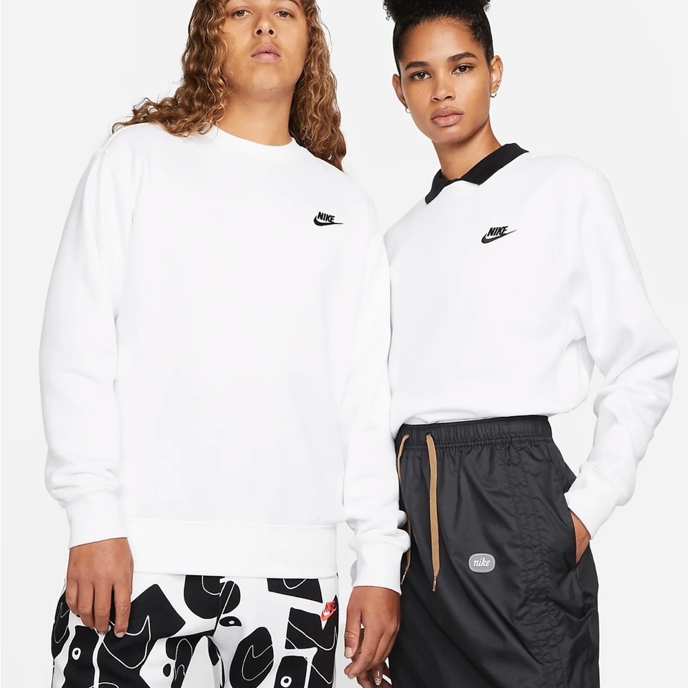 WHITE NIKE CREWNECK